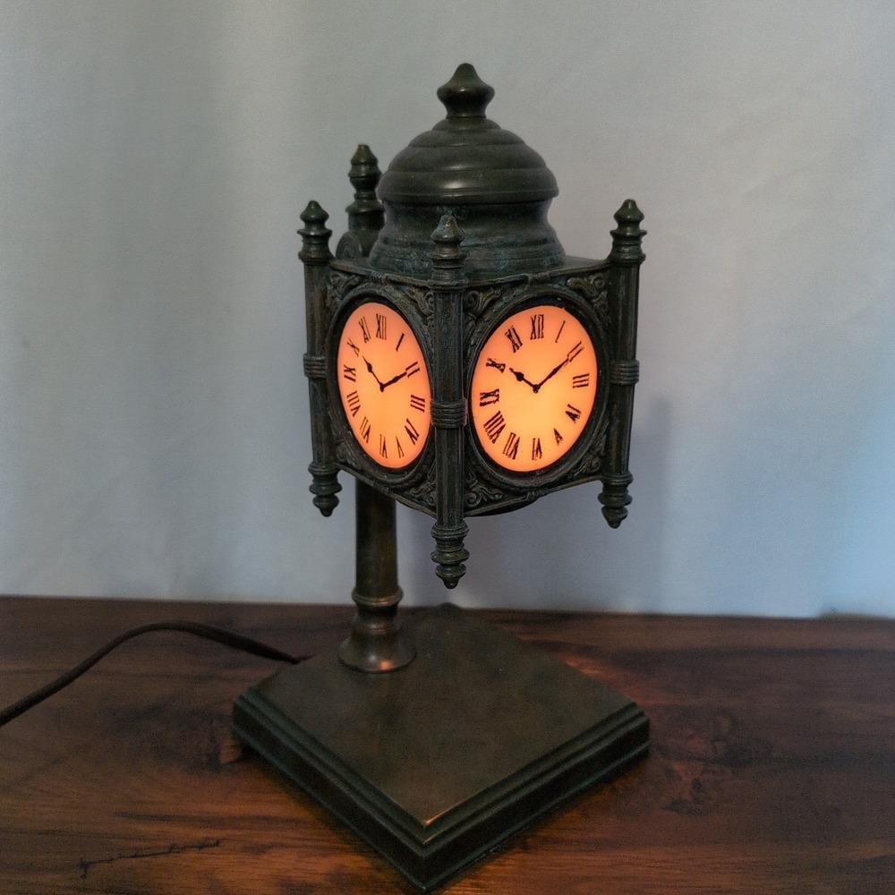 Marshall Fields Quoizel State Street Chicago Tiffany Clock Accent Lamp Q198Y